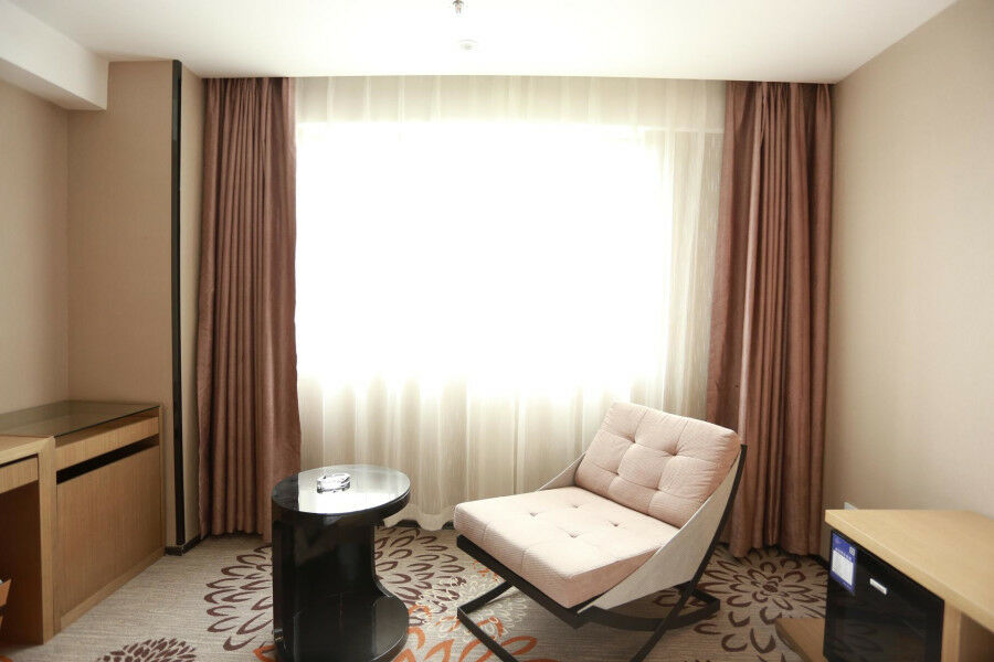 Lavande Hotel Baogang Avenue Guangbai Xinyi Branch Гуанчжоу Экстерьер фото