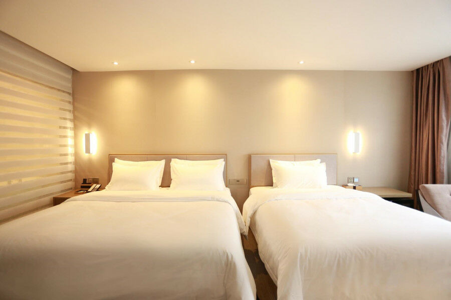 Lavande Hotel Baogang Avenue Guangbai Xinyi Branch Гуанчжоу Экстерьер фото