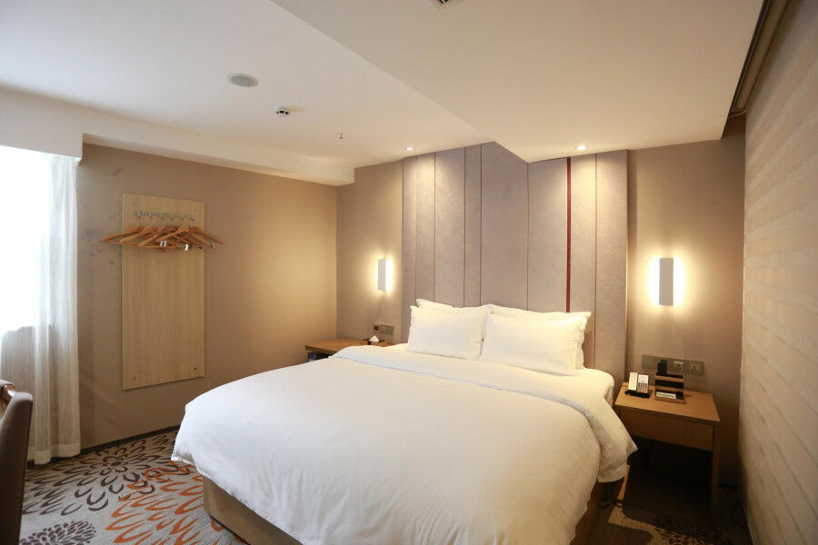 Lavande Hotel Baogang Avenue Guangbai Xinyi Branch Гуанчжоу Экстерьер фото