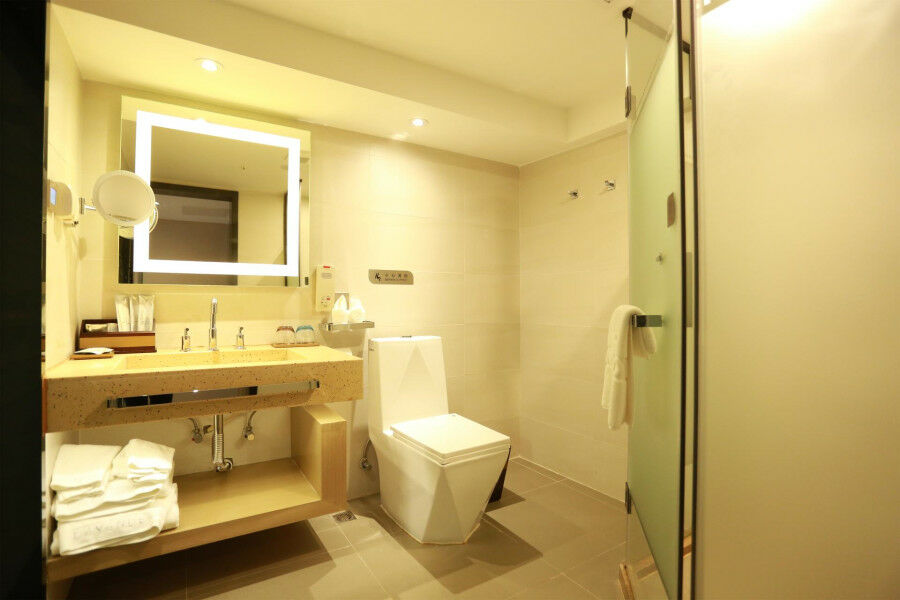 Lavande Hotel Baogang Avenue Guangbai Xinyi Branch Гуанчжоу Экстерьер фото