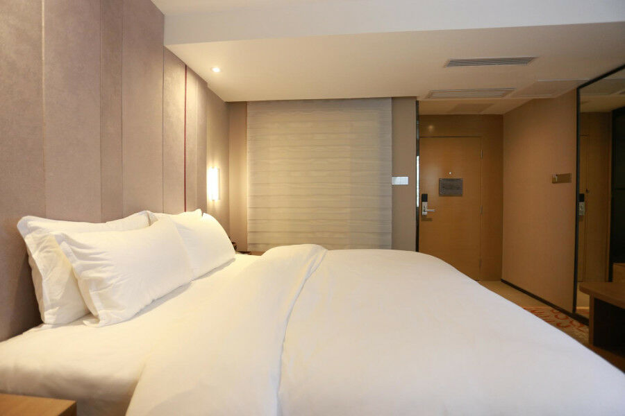 Lavande Hotel Baogang Avenue Guangbai Xinyi Branch Гуанчжоу Экстерьер фото